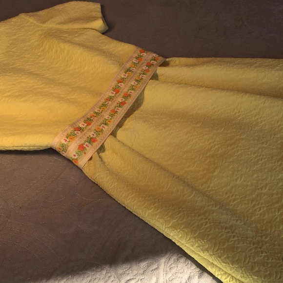 Vintage 40s-50s dress in Bright Yellow with custom embroidered floral belt. - Picture 2 of 16